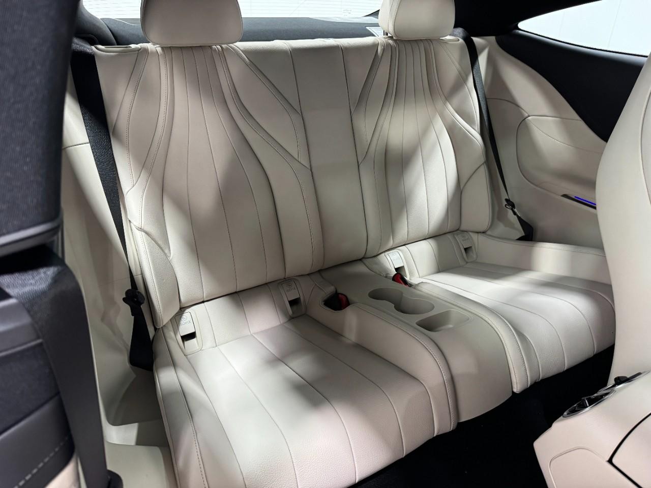 Mercedes-Benz CLE Vehicle Full-screen Gallery Image 10