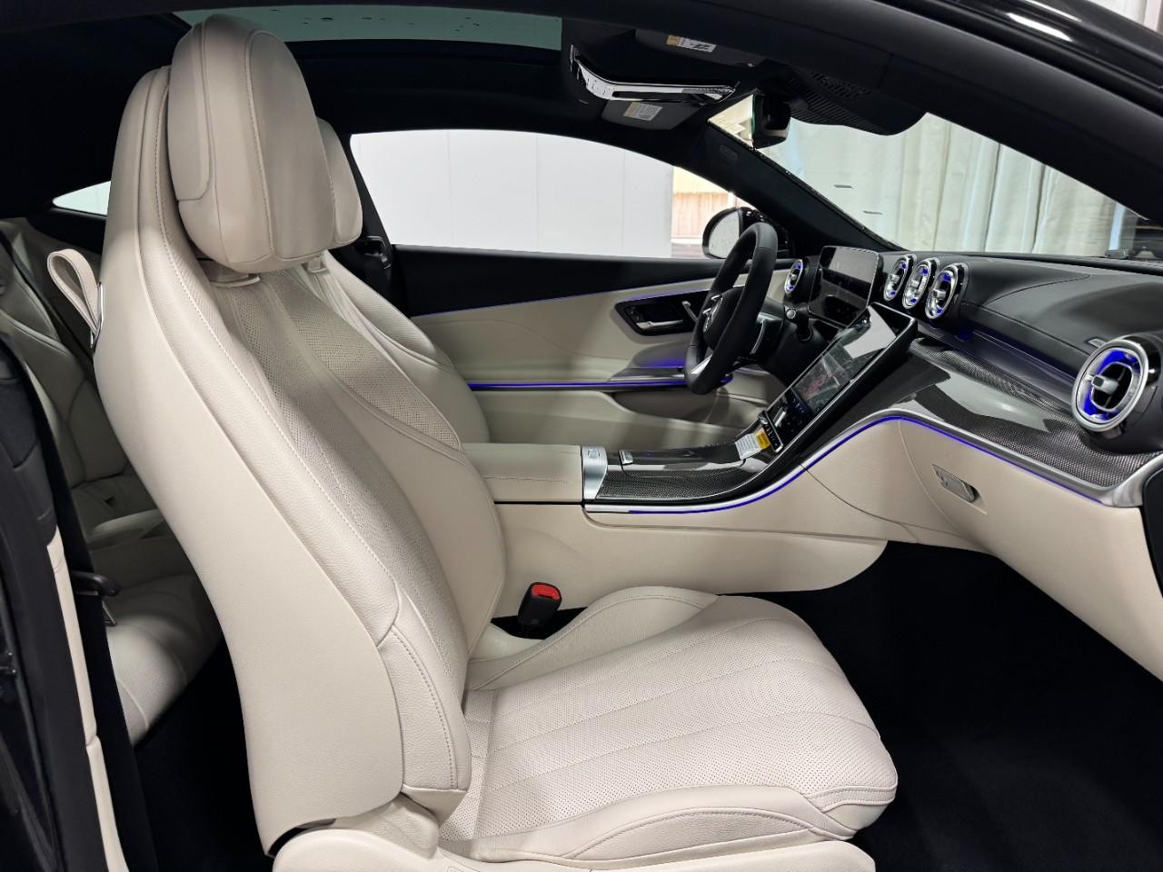 Mercedes-Benz CLE Vehicle Full-screen Gallery Image 16