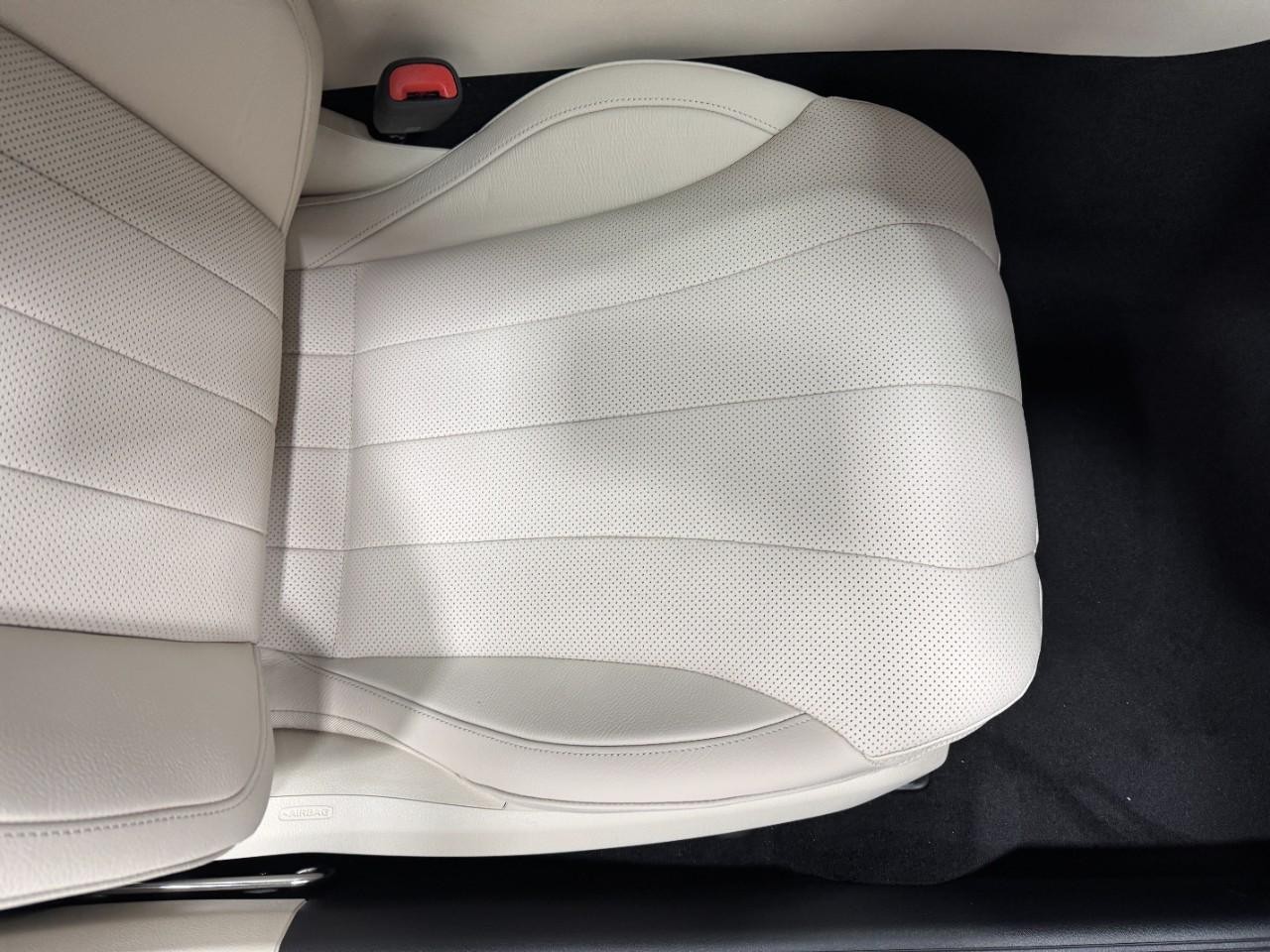 Mercedes-Benz CLE Vehicle Full-screen Gallery Image 17