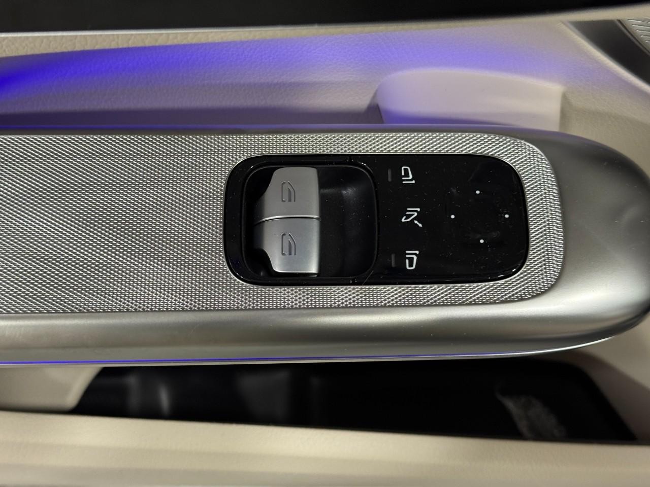 Mercedes-Benz CLE Vehicle Full-screen Gallery Image 24