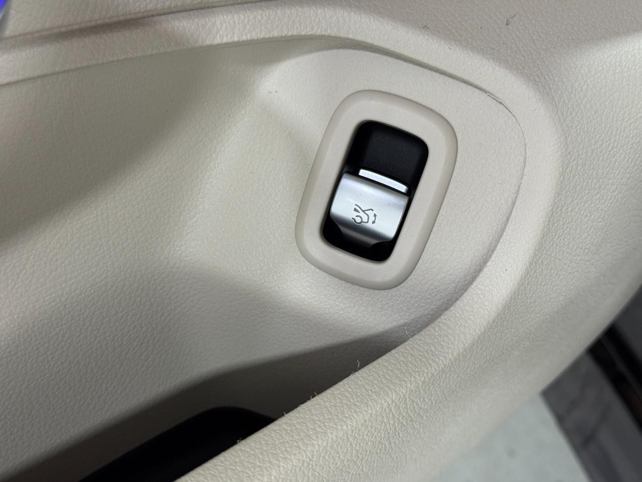 Mercedes-Benz CLE Vehicle Full-screen Gallery Image 26