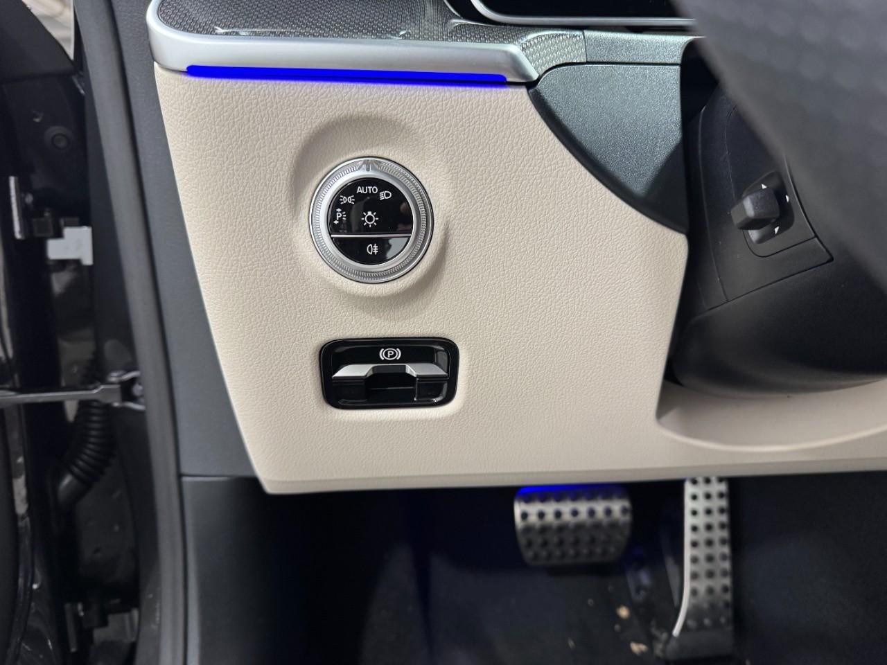 Mercedes-Benz CLE Vehicle Full-screen Gallery Image 30