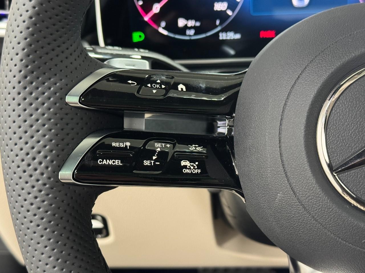 Mercedes-Benz CLE Vehicle Full-screen Gallery Image 31