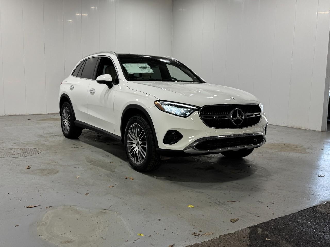 Mercedes-Benz GLC Vehicle Full-screen Gallery Image 6