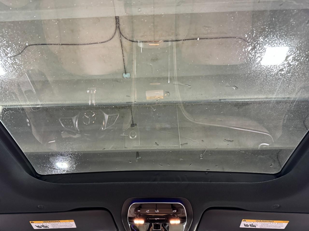 Mercedes-Benz GLC Vehicle Full-screen Gallery Image 11