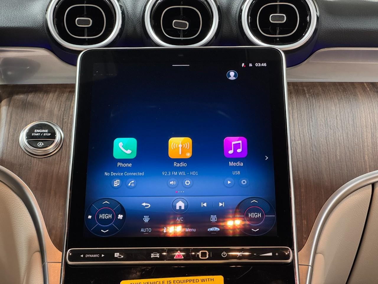 Mercedes-Benz GLC Vehicle Full-screen Gallery Image 14