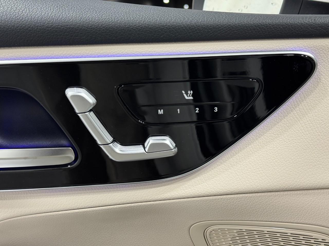 Mercedes-Benz GLC Vehicle Full-screen Gallery Image 22