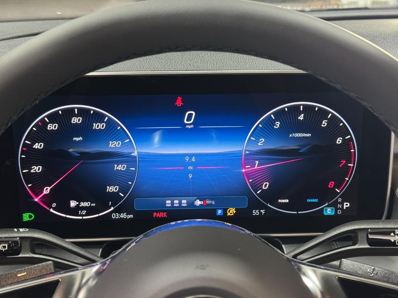 Mercedes-Benz GLC Vehicle Full-screen Gallery Image 32