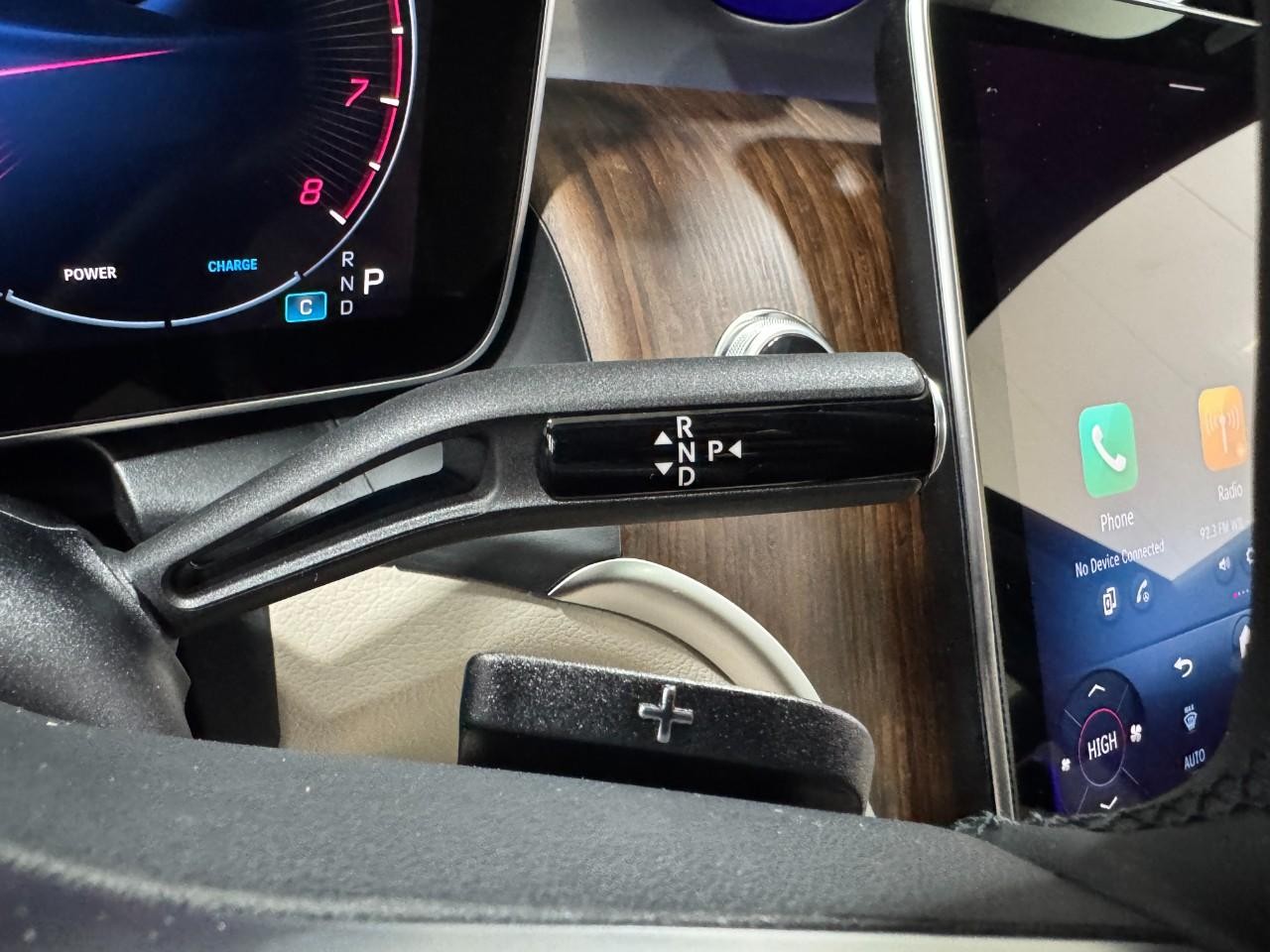 Mercedes-Benz GLC Vehicle Full-screen Gallery Image 33