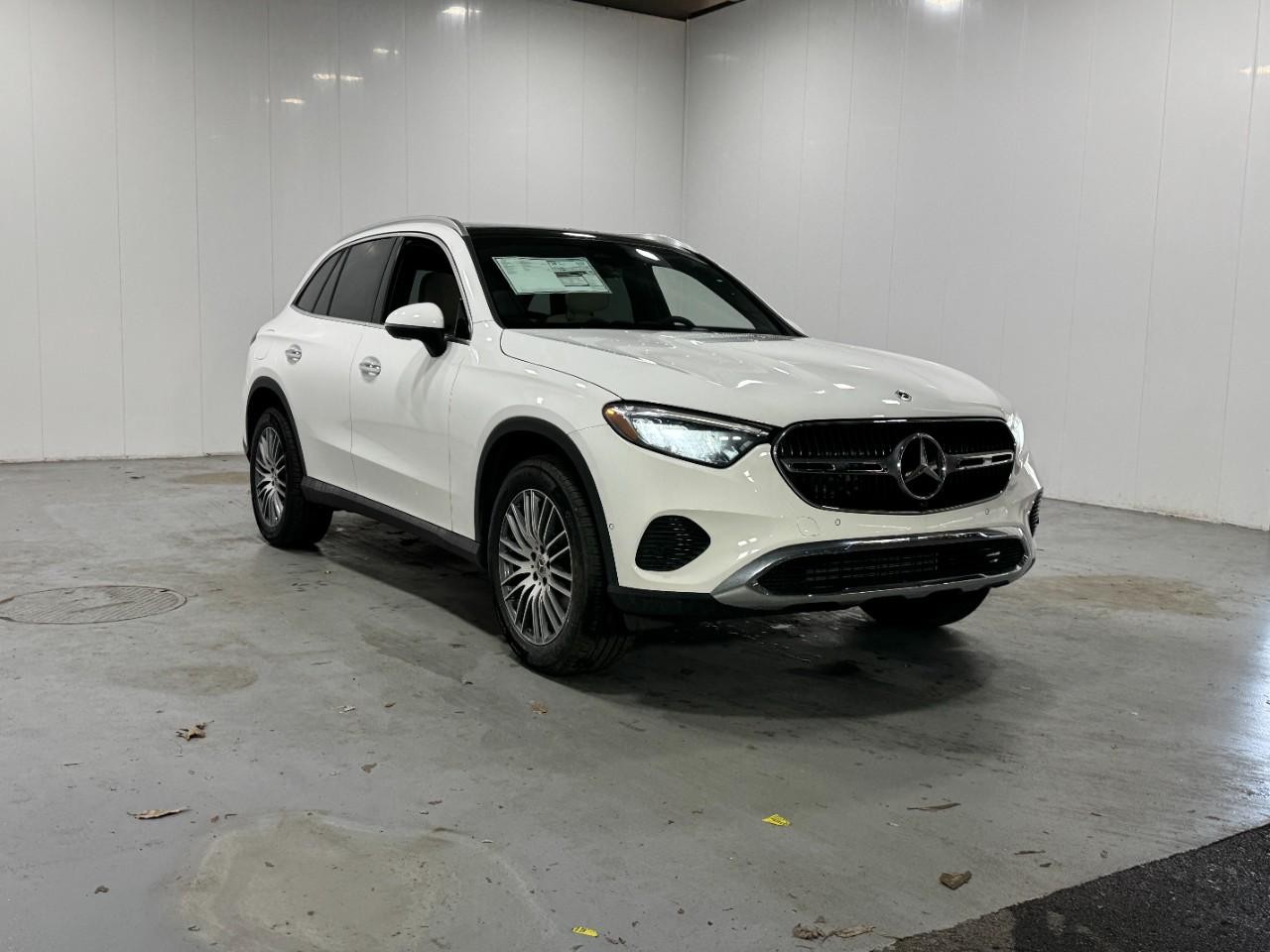 Mercedes-Benz GLC Vehicle Full-screen Gallery Image 6
