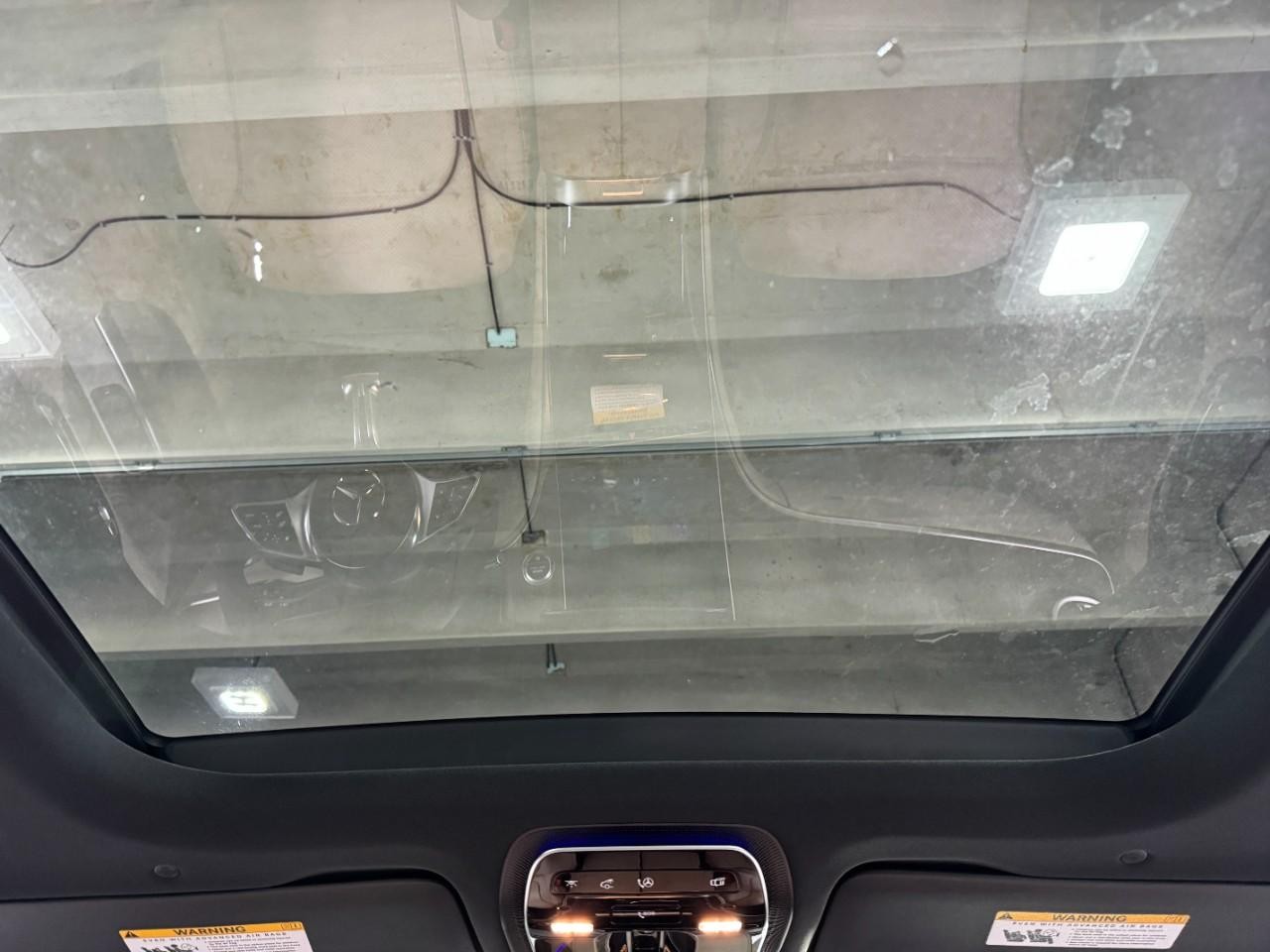 Mercedes-Benz GLC Vehicle Full-screen Gallery Image 11