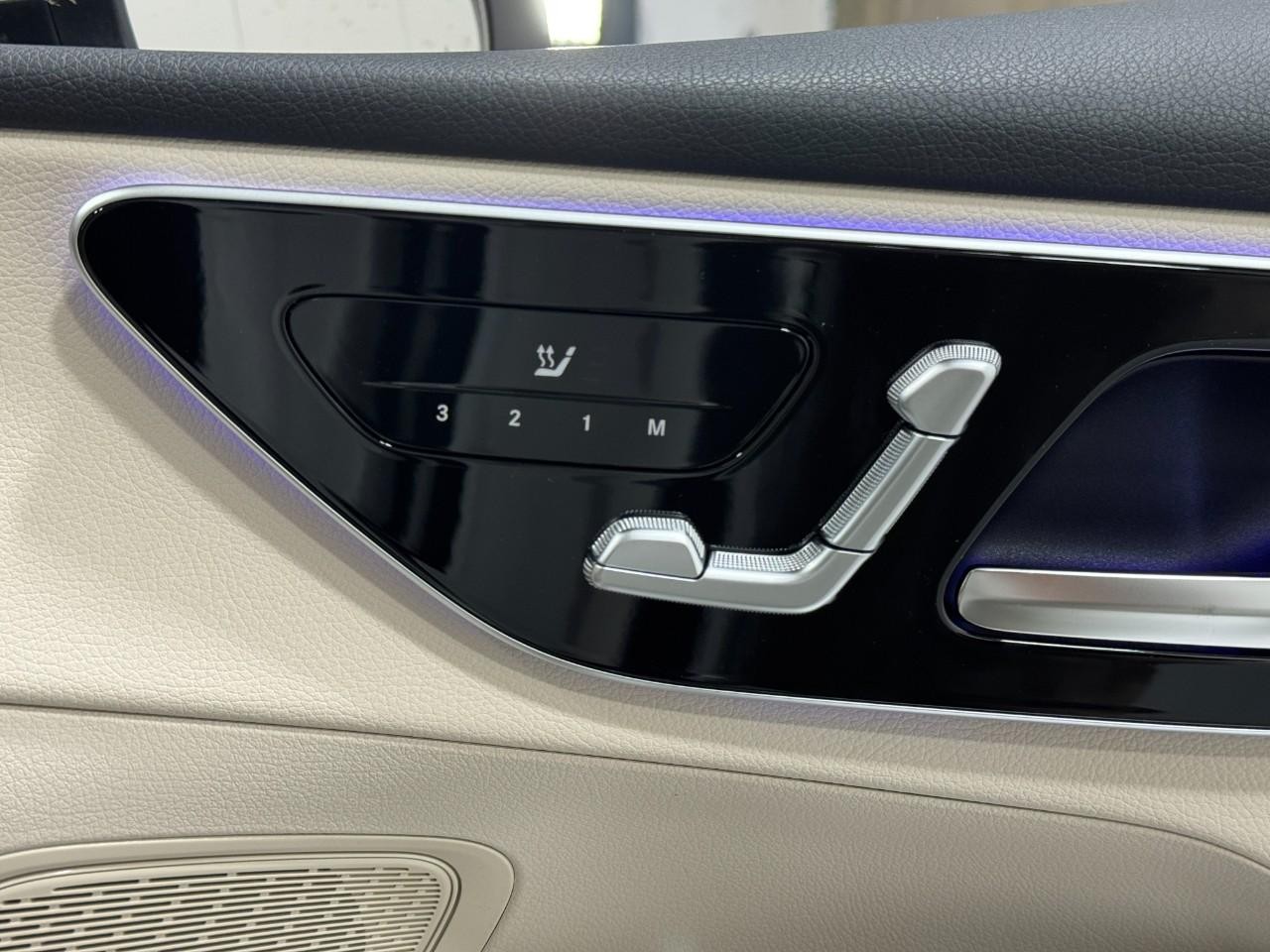 Mercedes-Benz GLC Vehicle Full-screen Gallery Image 19