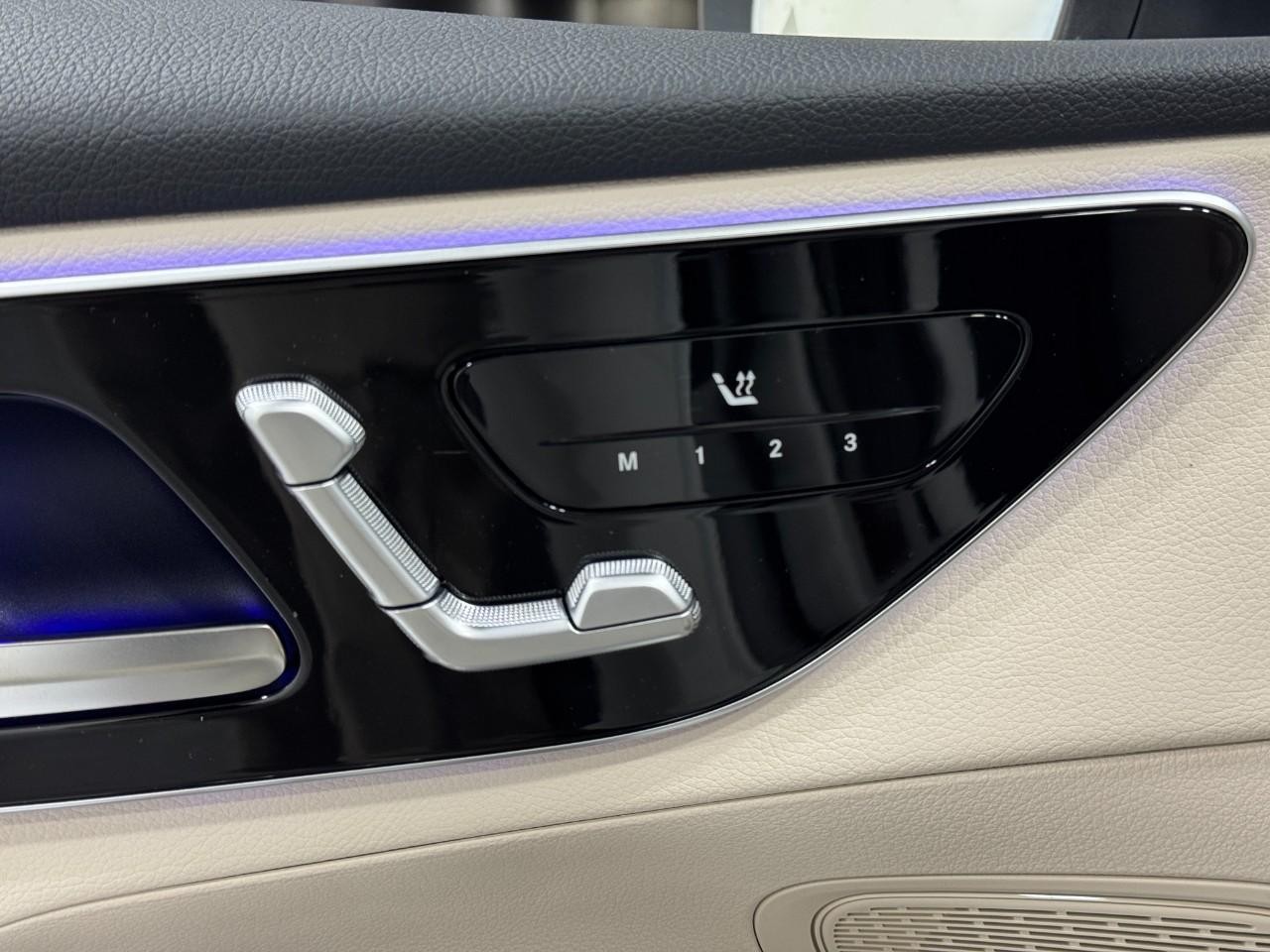 Mercedes-Benz GLC Vehicle Full-screen Gallery Image 22