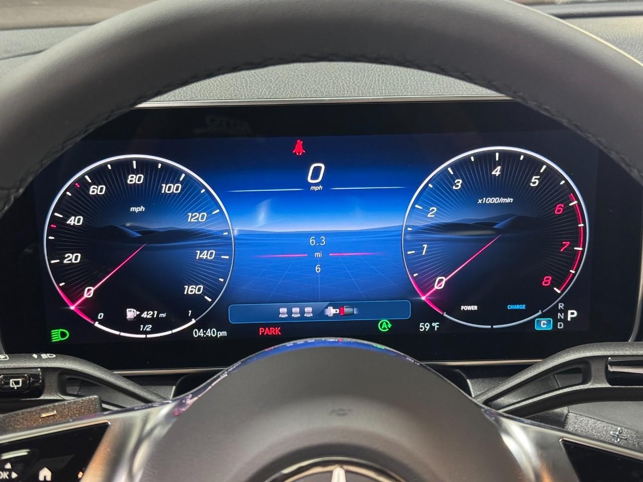 Mercedes-Benz GLC Vehicle Full-screen Gallery Image 32