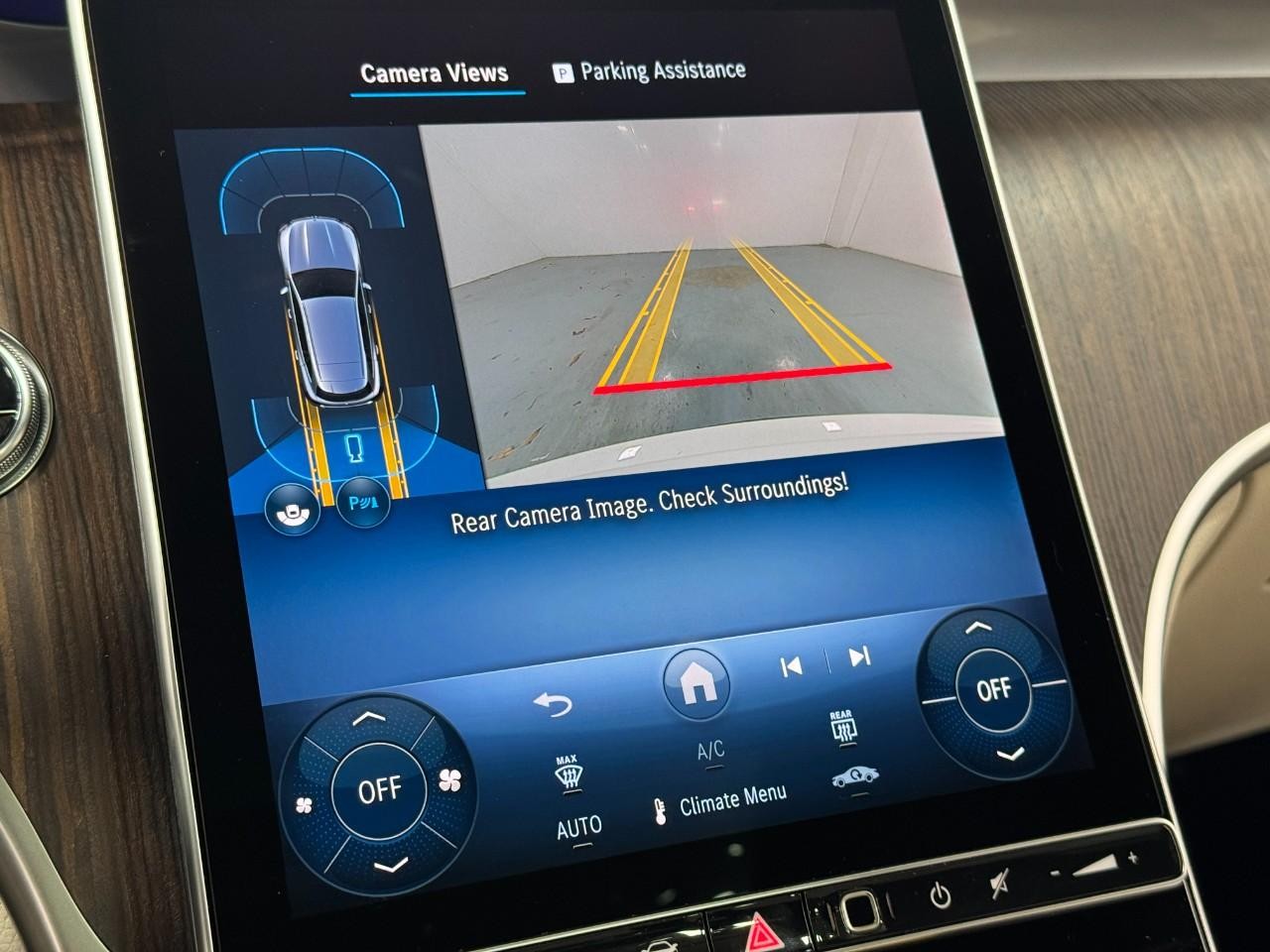 Mercedes-Benz GLC Vehicle Full-screen Gallery Image 34