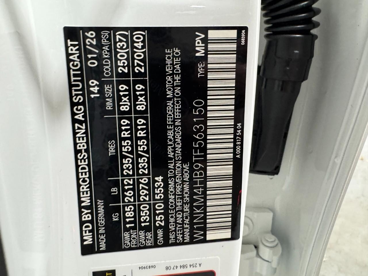 Mercedes-Benz GLC Vehicle Full-screen Gallery Image 35