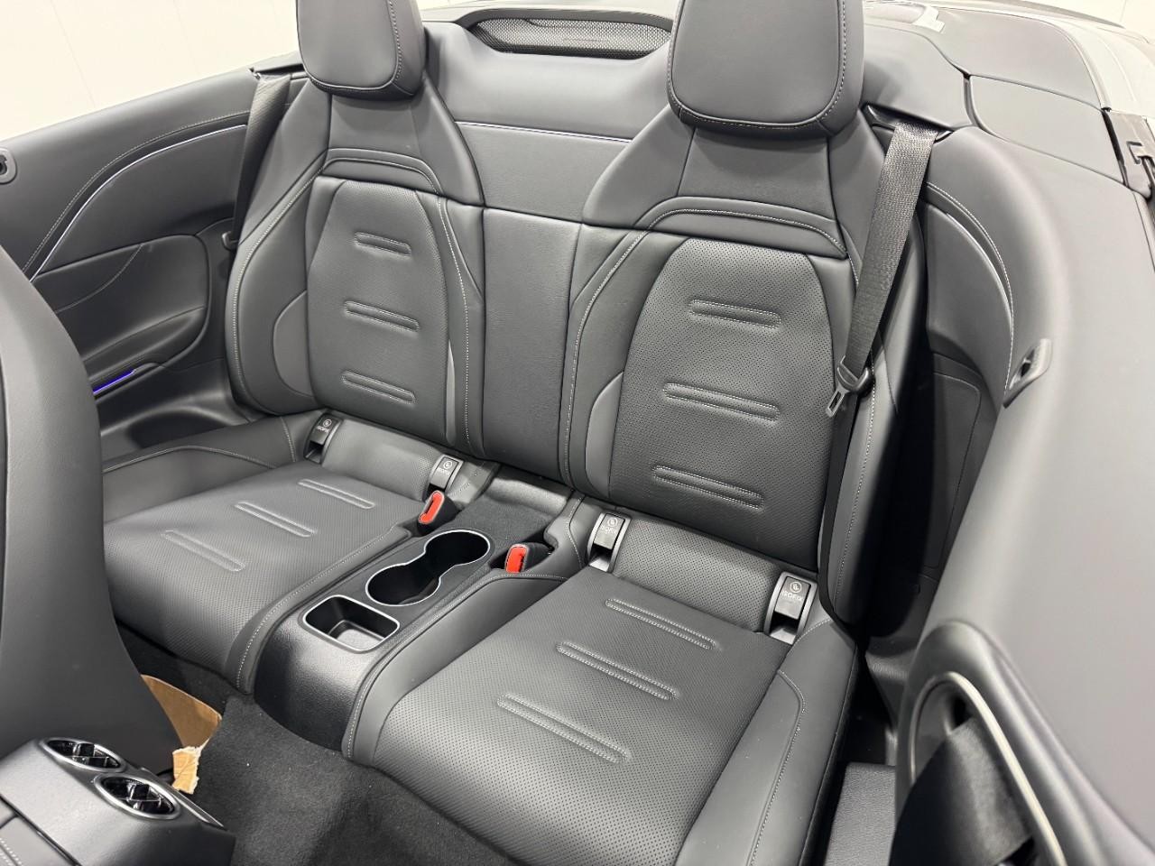 Mercedes-Benz CLE Vehicle Full-screen Gallery Image 8