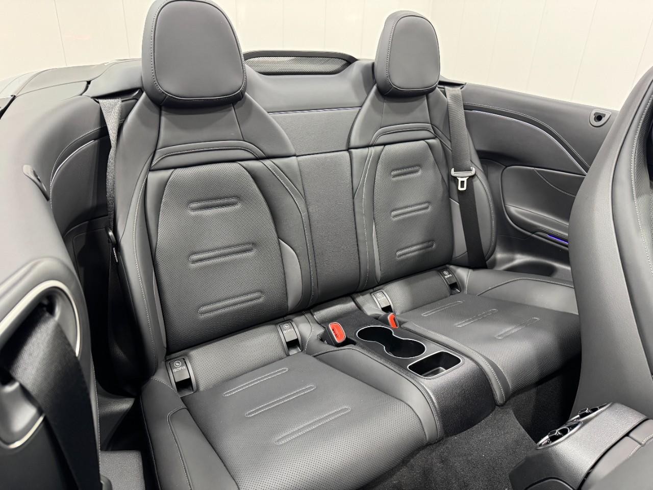 Mercedes-Benz CLE Vehicle Full-screen Gallery Image 10