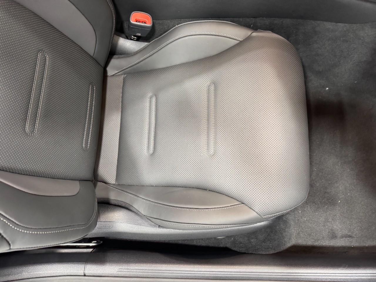 Mercedes-Benz CLE Vehicle Full-screen Gallery Image 16