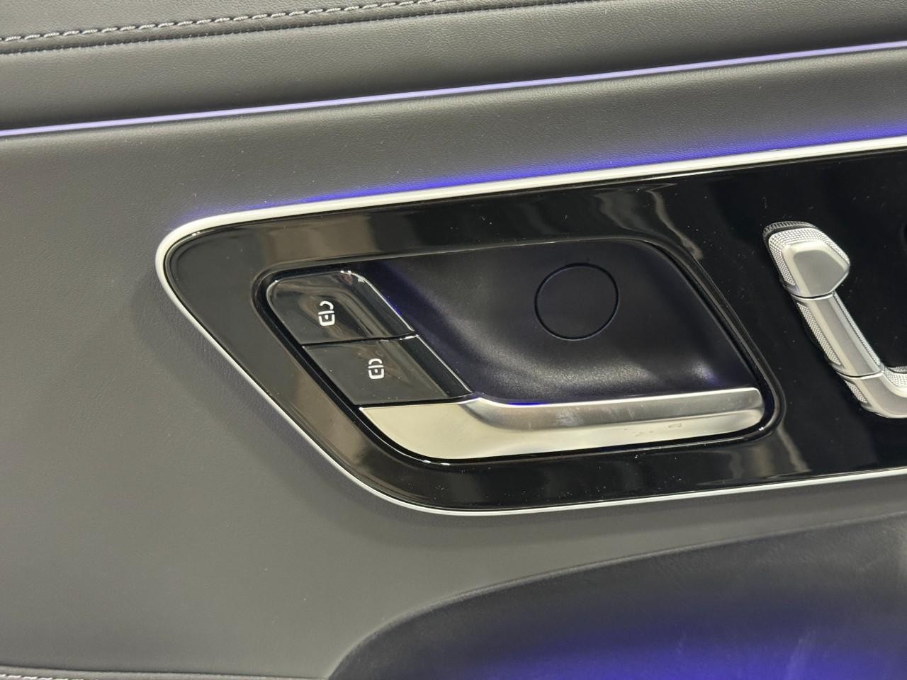 Mercedes-Benz CLE Vehicle Full-screen Gallery Image 22