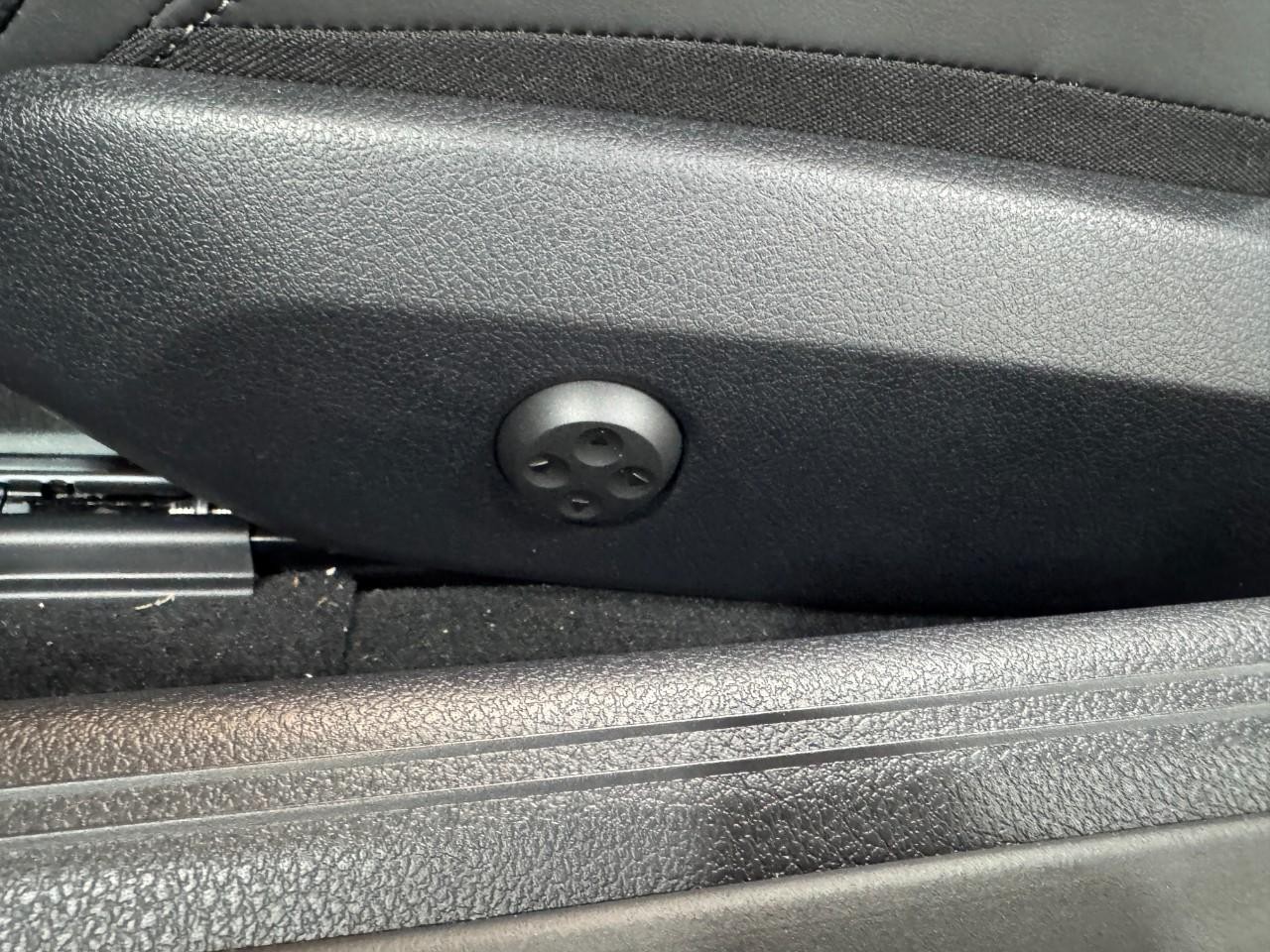 Mercedes-Benz CLE Vehicle Full-screen Gallery Image 28