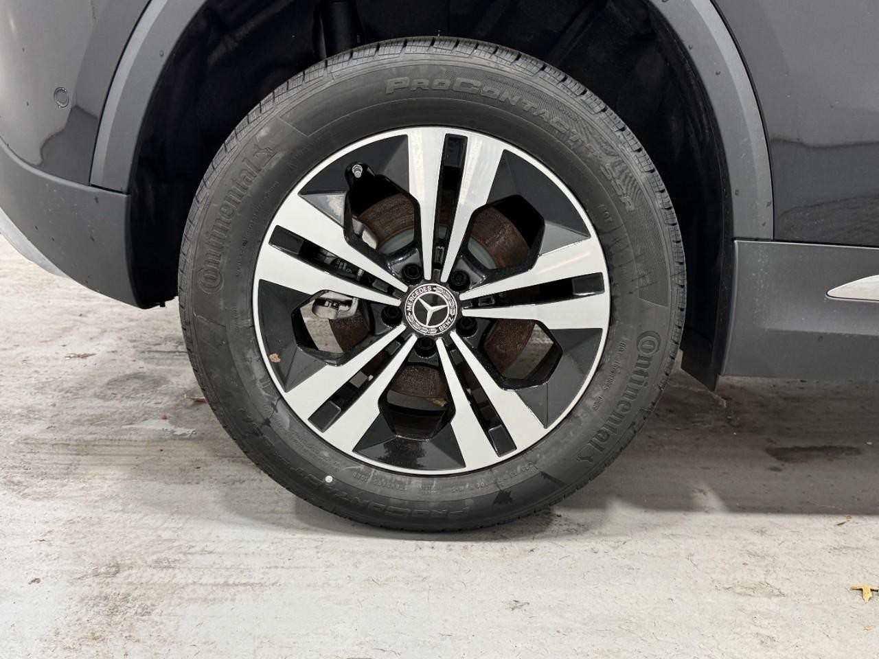 Mercedes-Benz GLA Vehicle Full-screen Gallery Image 5