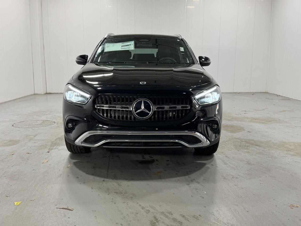 Mercedes-Benz GLA Vehicle Full-screen Gallery Image 7