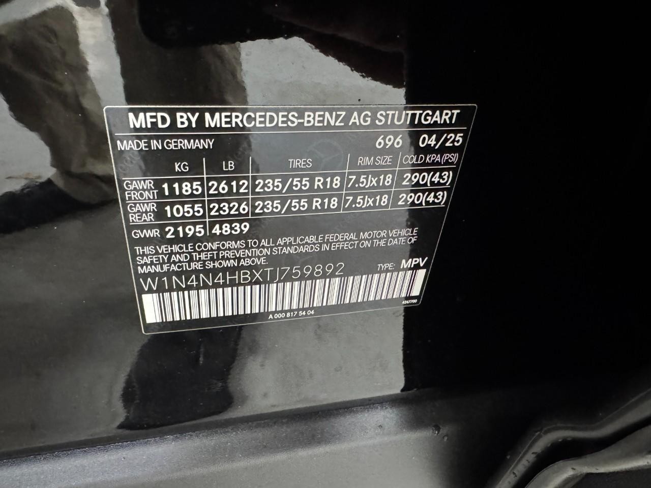 Mercedes-Benz GLA Vehicle Full-screen Gallery Image 35