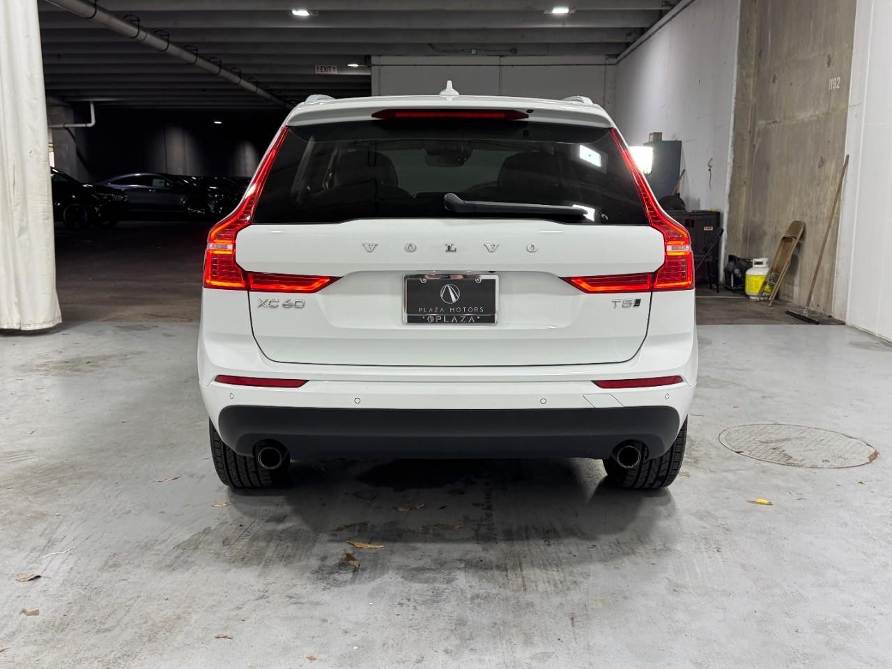Volvo XC60 Vehicle Full-screen Gallery Image 9