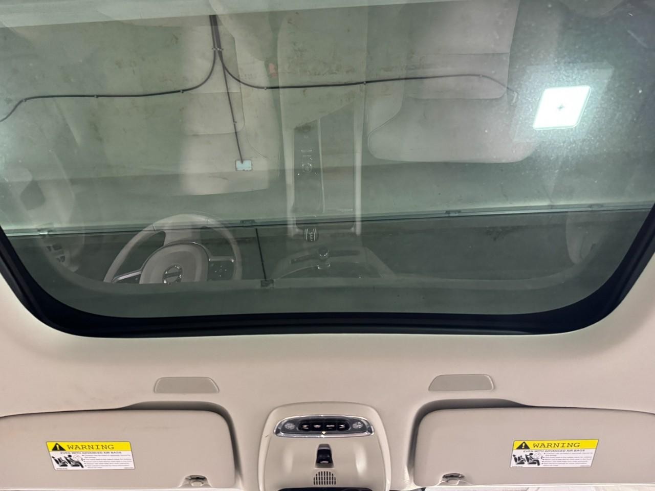 Volvo XC60 Vehicle Full-screen Gallery Image 11