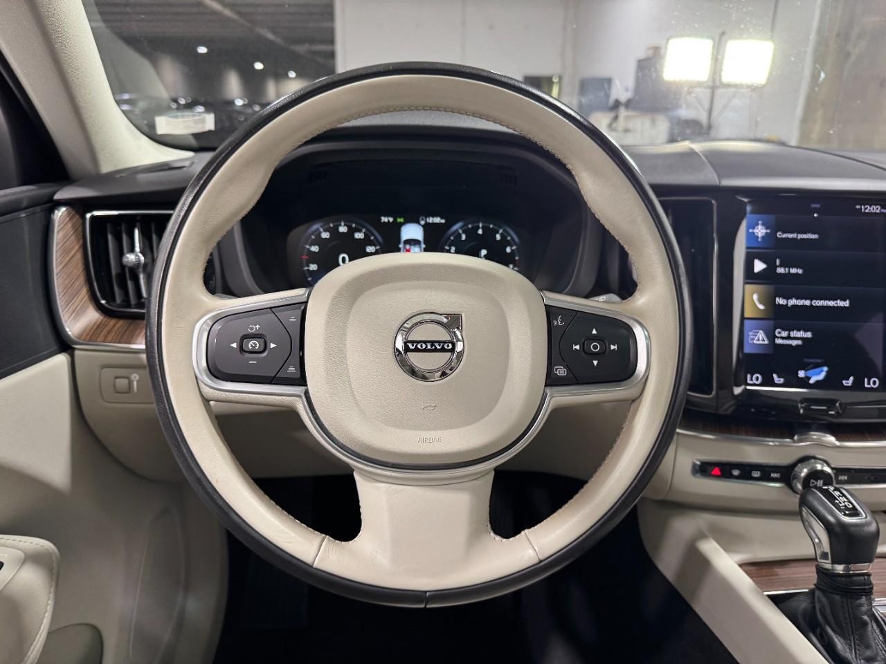 Volvo XC60 Vehicle Full-screen Gallery Image 13