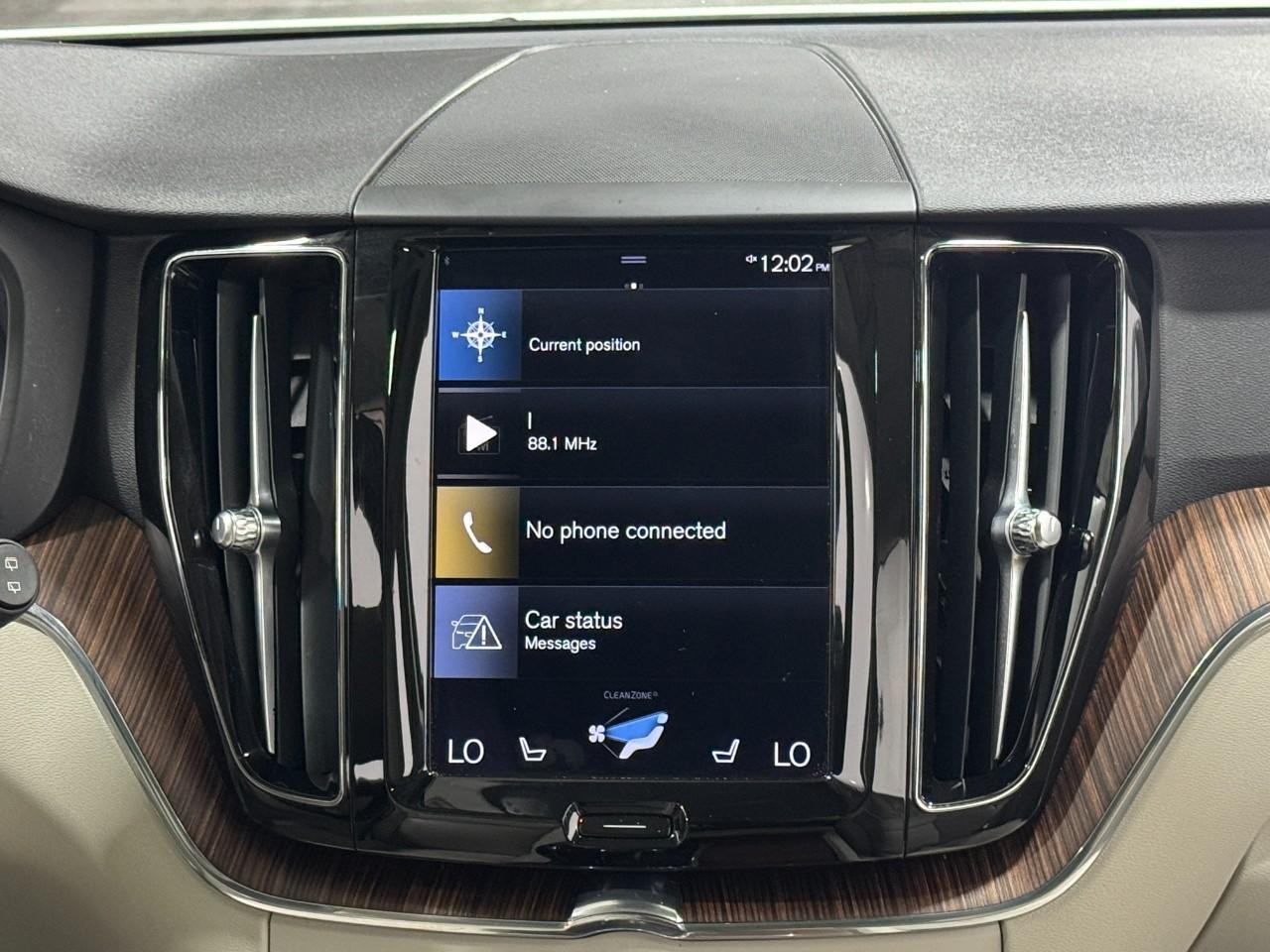 Volvo XC60 Vehicle Full-screen Gallery Image 14