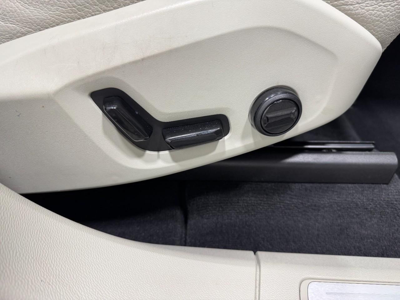 Volvo XC60 Vehicle Full-screen Gallery Image 19