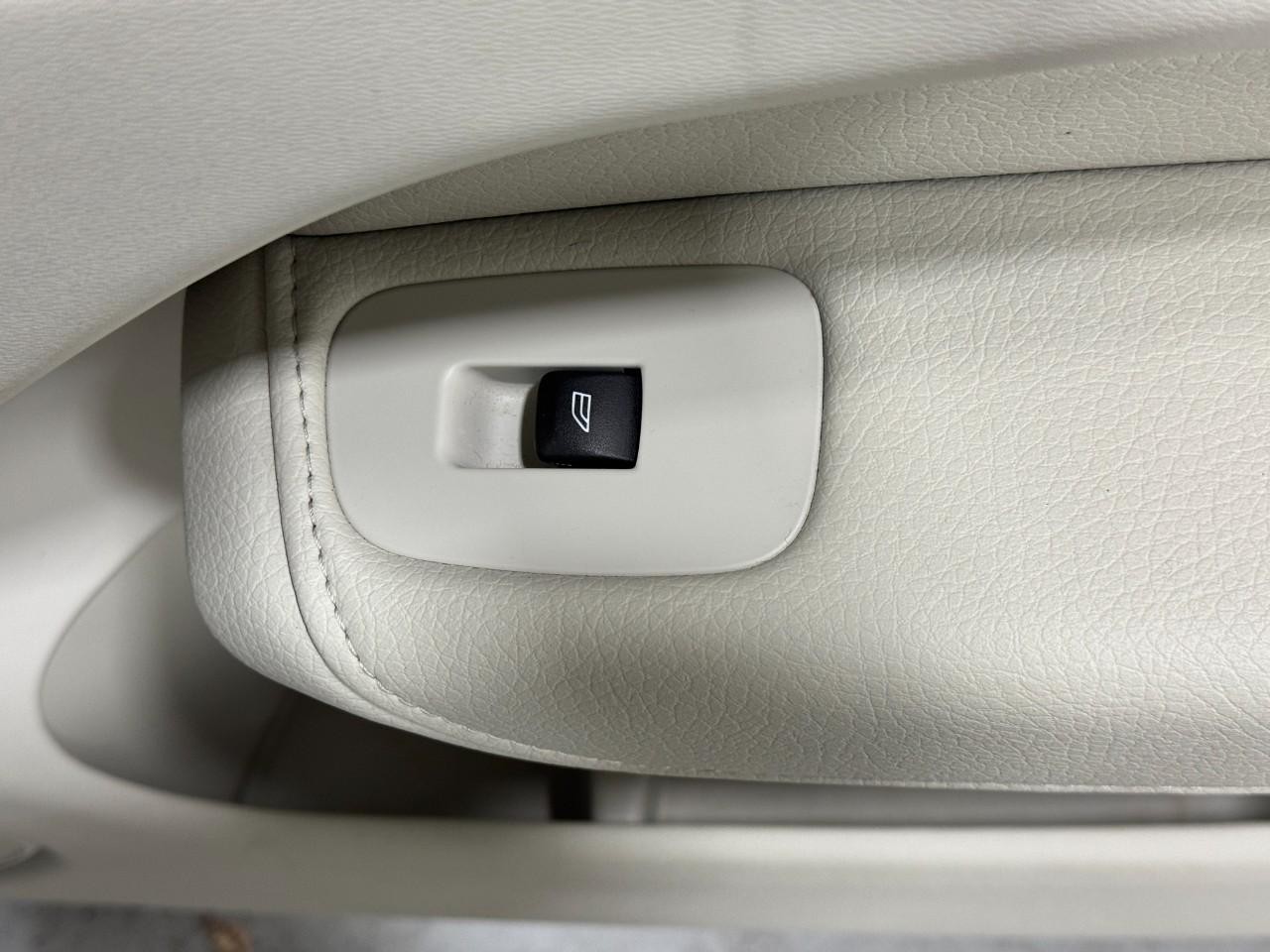 Volvo XC60 Vehicle Full-screen Gallery Image 21