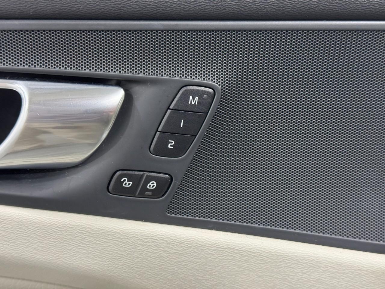 Volvo XC60 Vehicle Full-screen Gallery Image 22