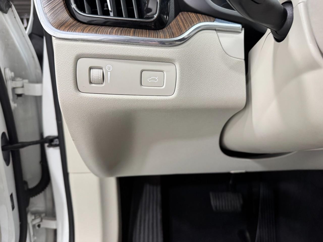 Volvo XC60 Vehicle Full-screen Gallery Image 27