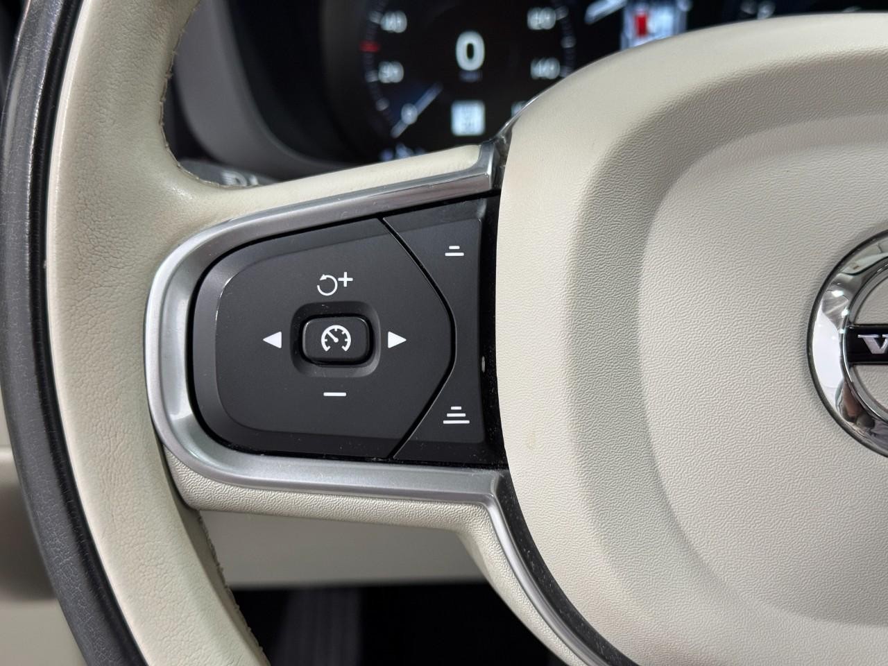 Volvo XC60 Vehicle Full-screen Gallery Image 28