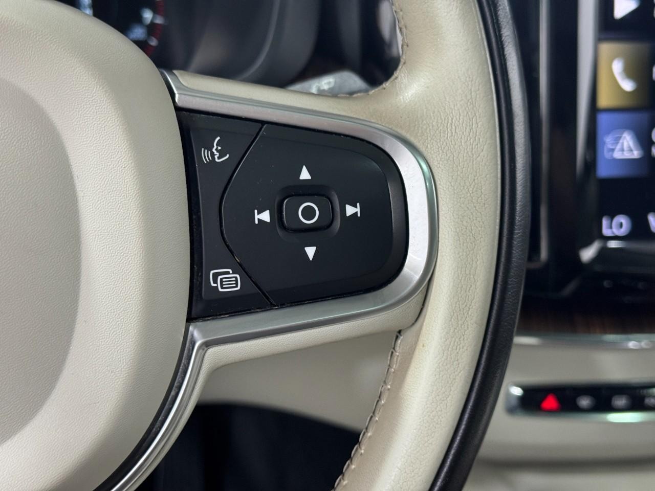 Volvo XC60 Vehicle Full-screen Gallery Image 29