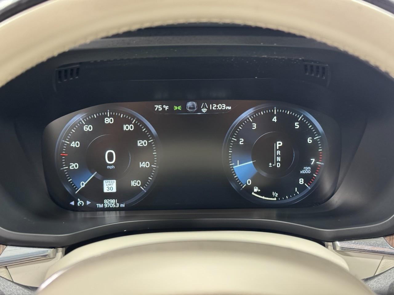 Volvo XC60 Vehicle Full-screen Gallery Image 30