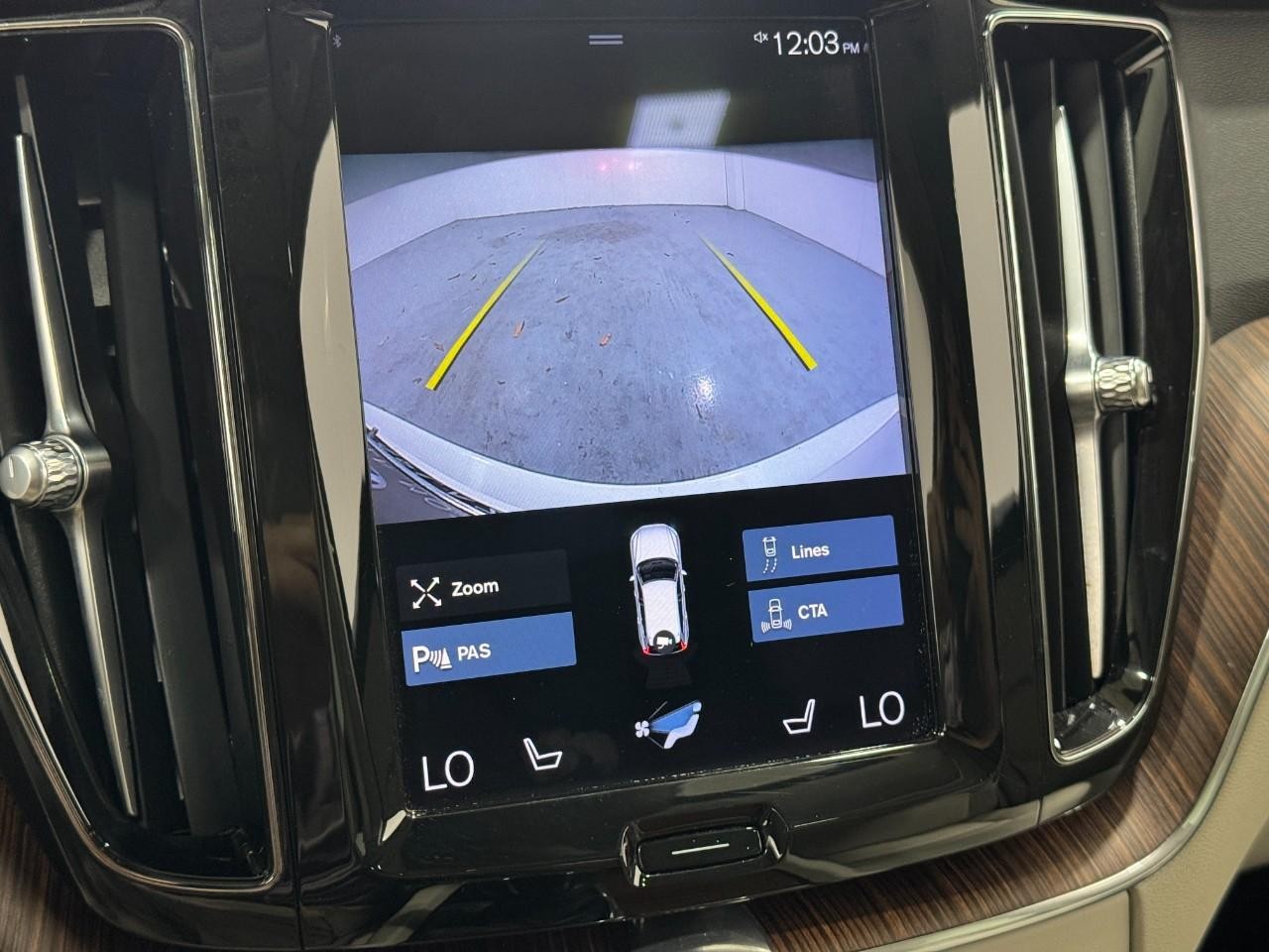 Volvo XC60 Vehicle Full-screen Gallery Image 31