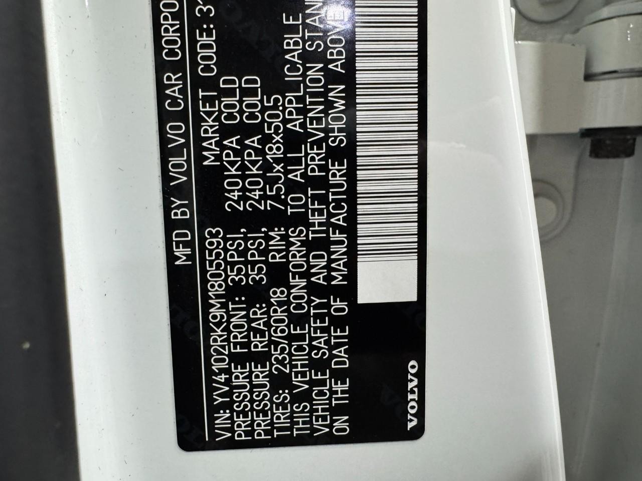 Volvo XC60 Vehicle Full-screen Gallery Image 32