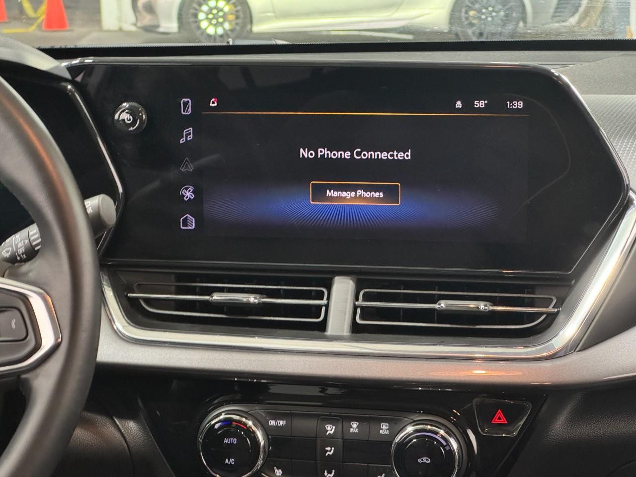 Chevrolet Trax Vehicle Full-screen Gallery Image 14