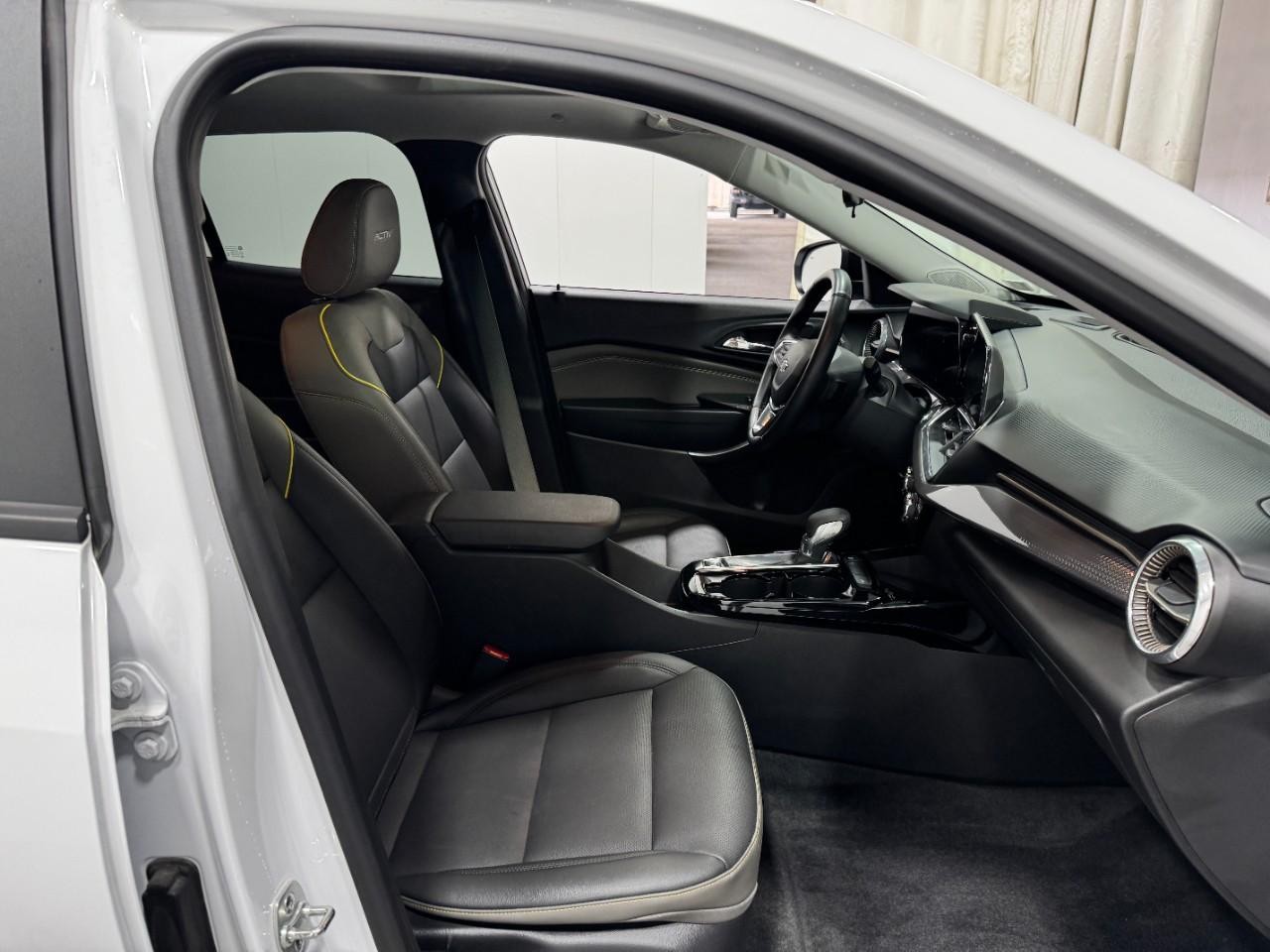 Chevrolet Trax Vehicle Full-screen Gallery Image 18