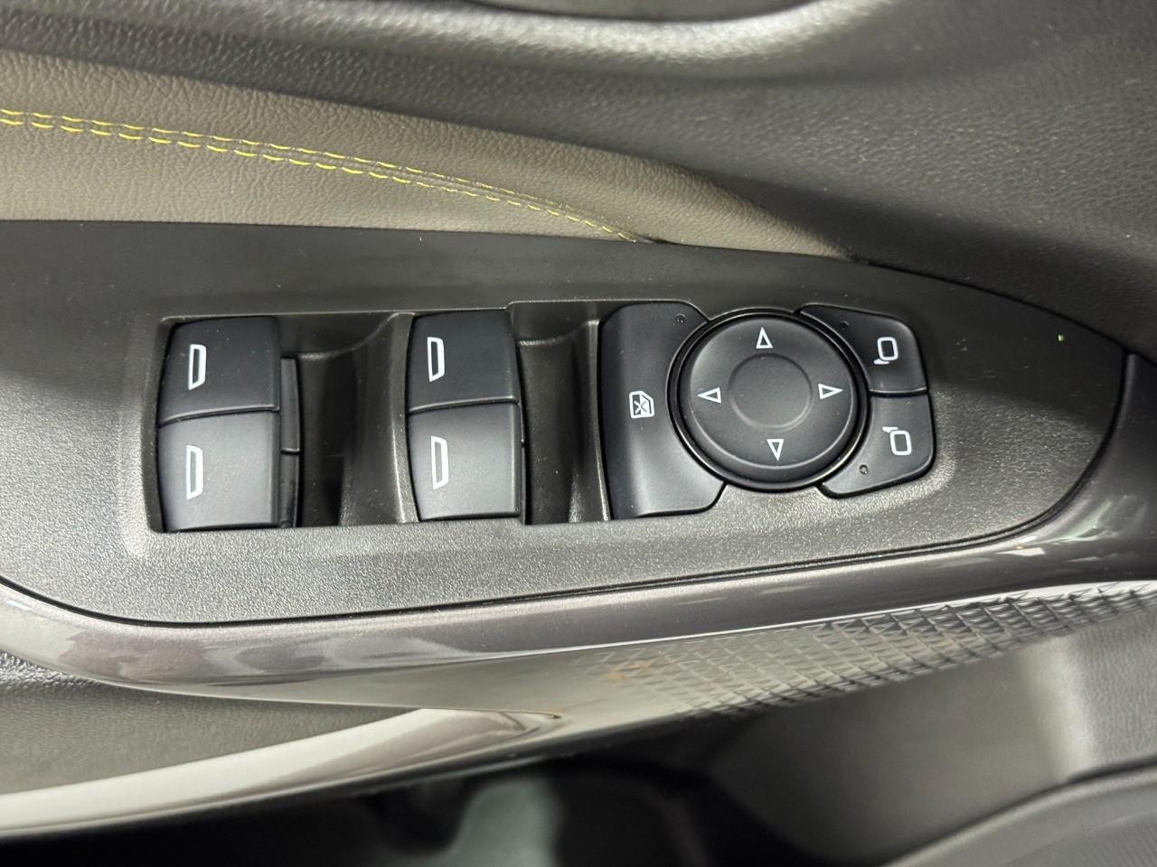 Chevrolet Trax Vehicle Full-screen Gallery Image 24