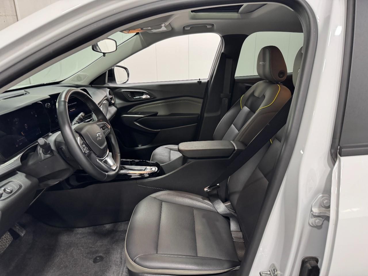 Chevrolet Trax Vehicle Full-screen Gallery Image 25