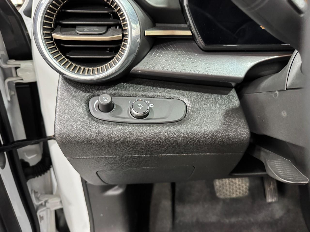 Chevrolet Trax Vehicle Full-screen Gallery Image 28