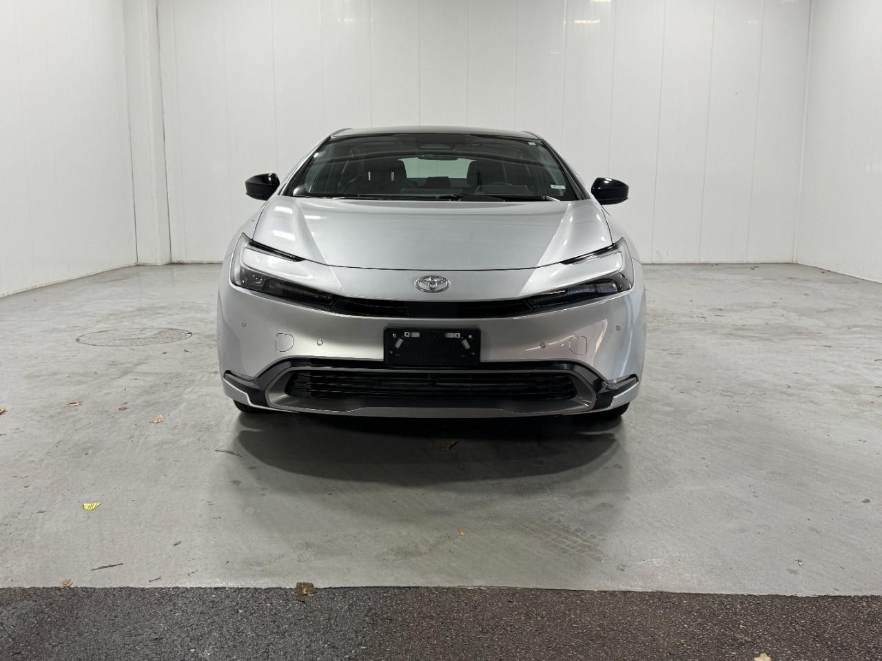 Toyota Prius Vehicle Full-screen Gallery Image 7