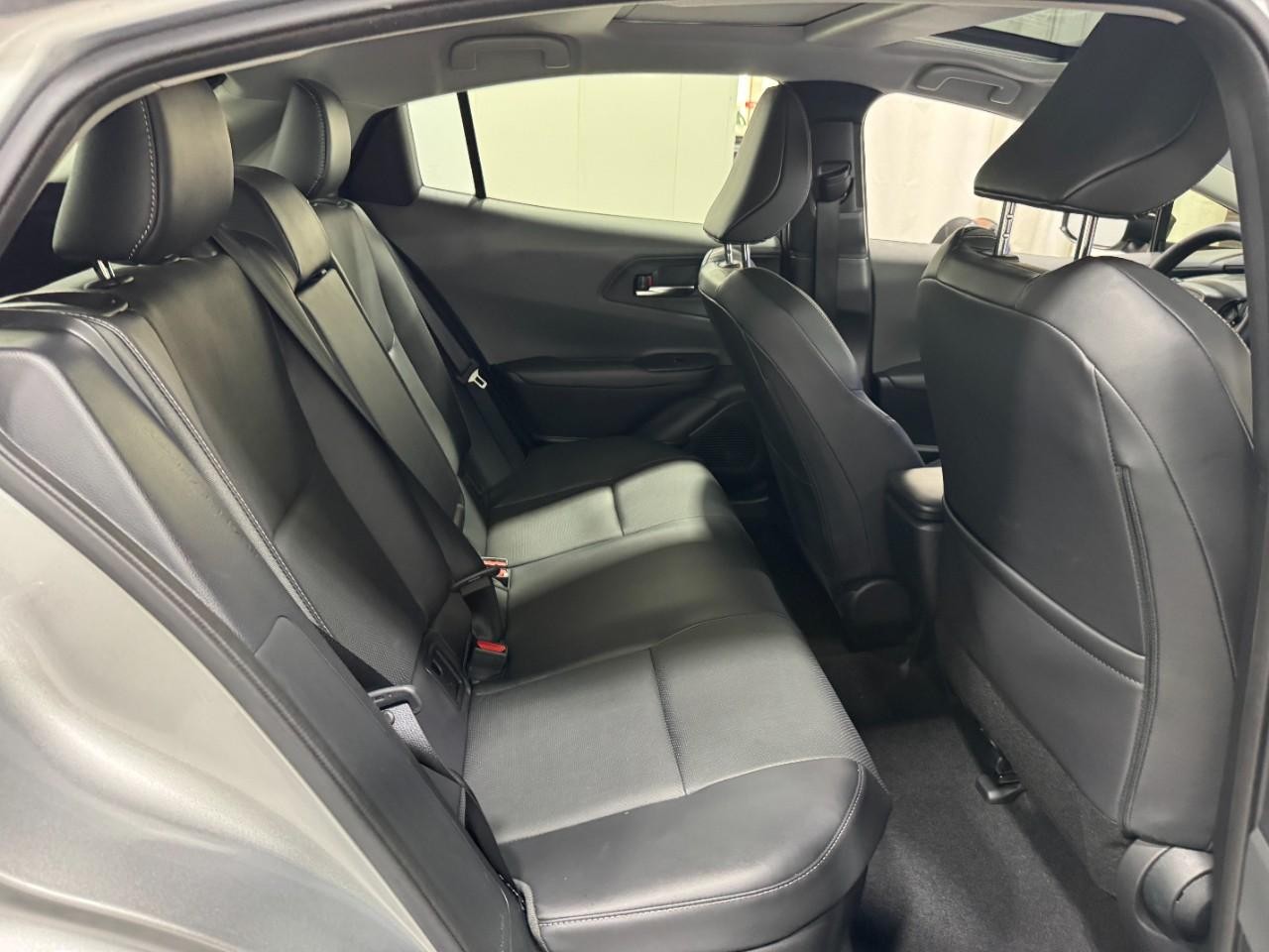 Toyota Prius Vehicle Full-screen Gallery Image 10