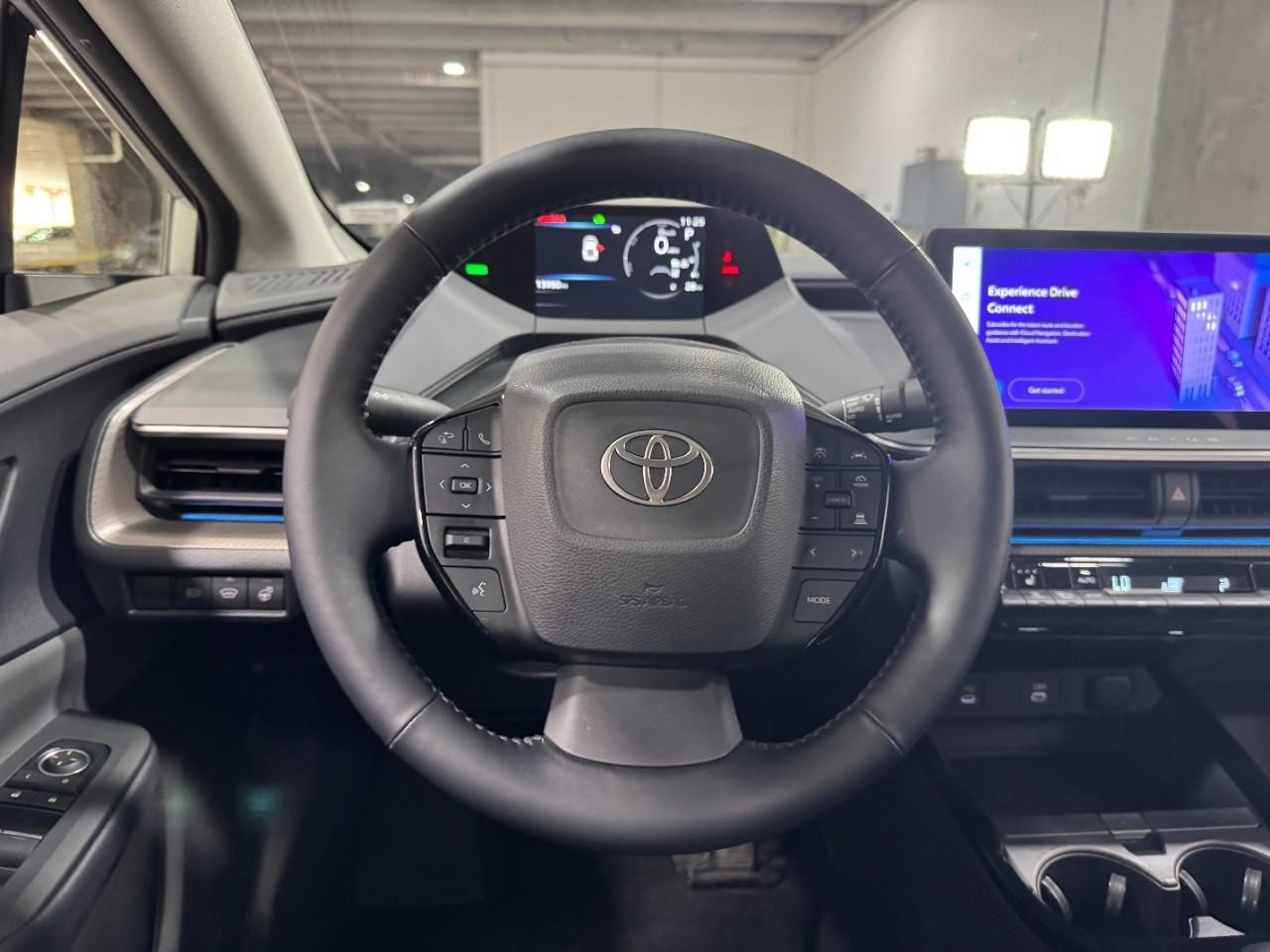 Toyota Prius Vehicle Full-screen Gallery Image 13