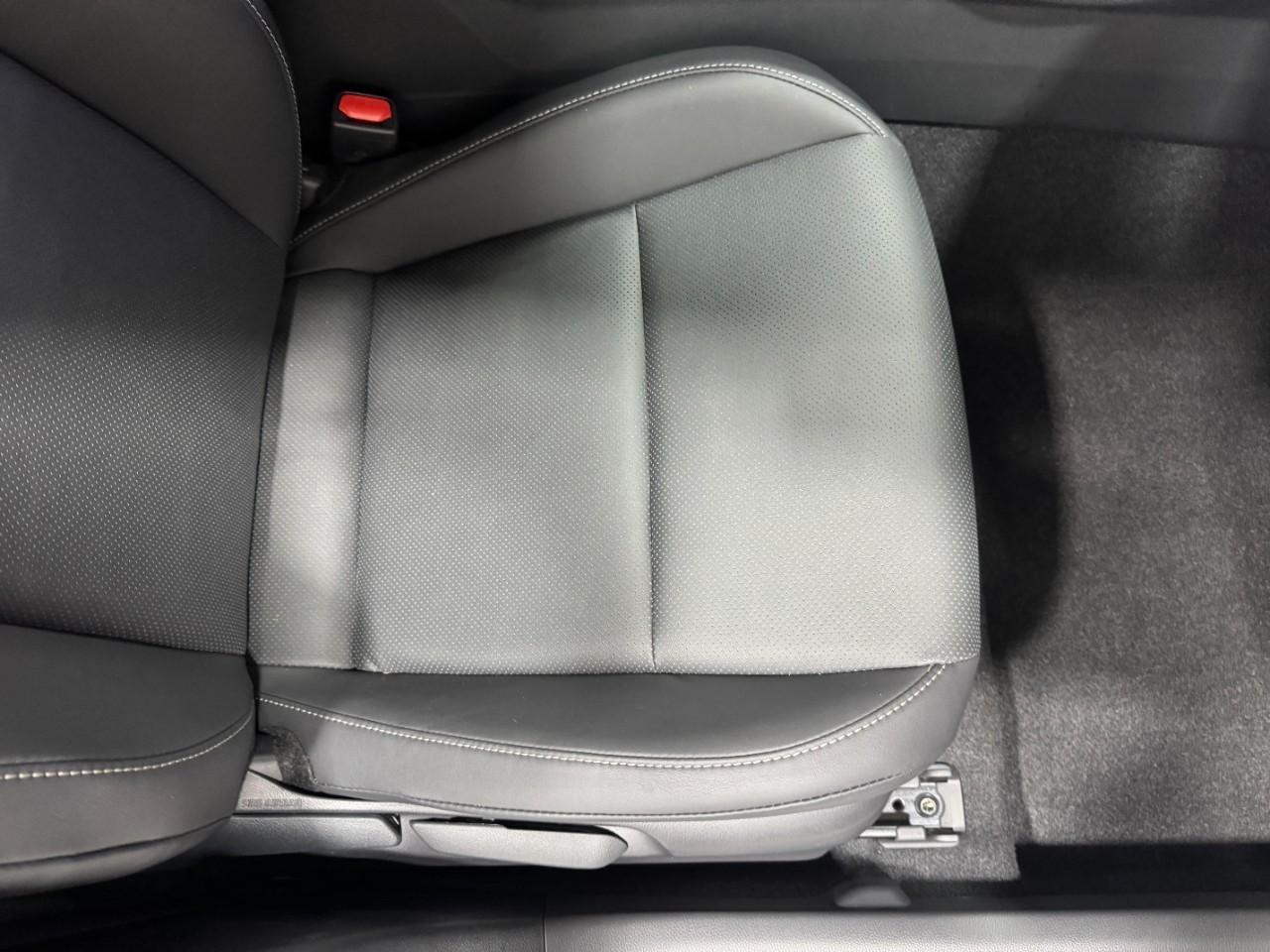 Toyota Prius Vehicle Full-screen Gallery Image 18